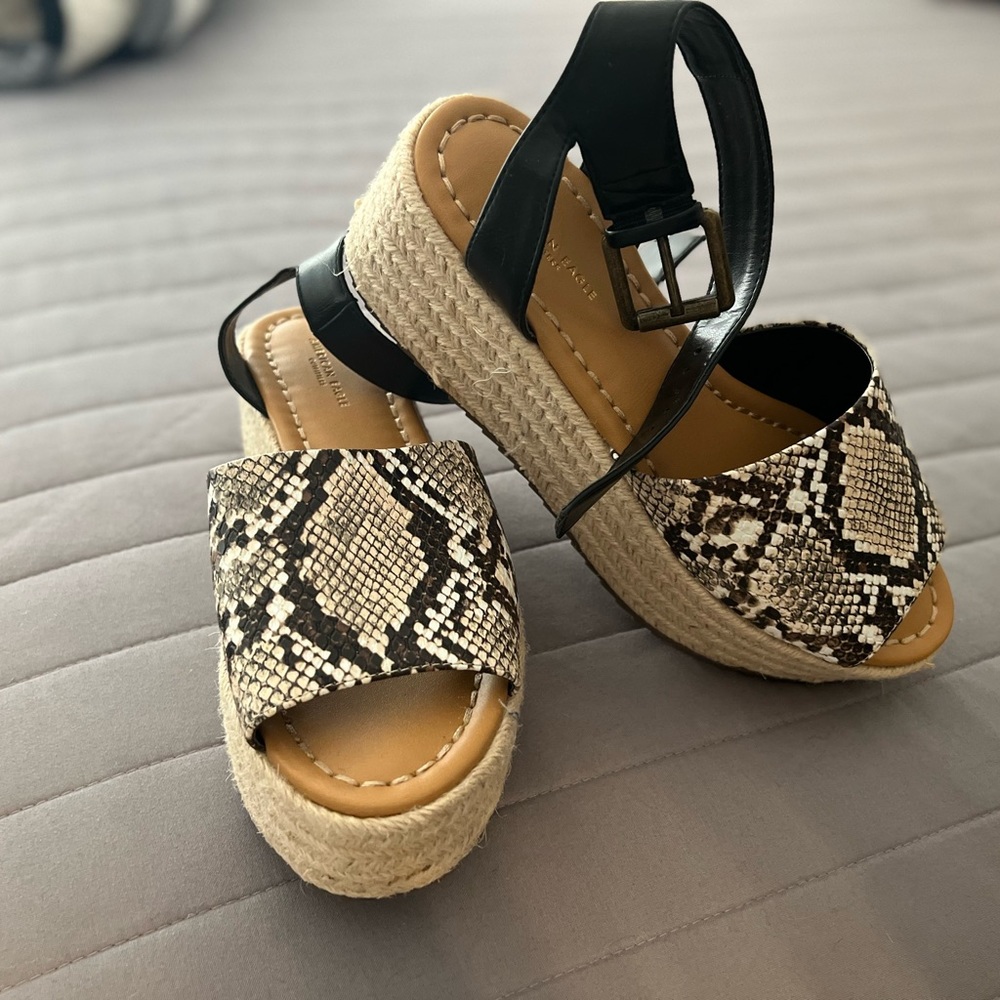 American eagle sandals